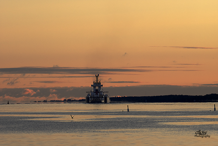 Everlast tugboat dawn St. Lawrence River McKeil Marine